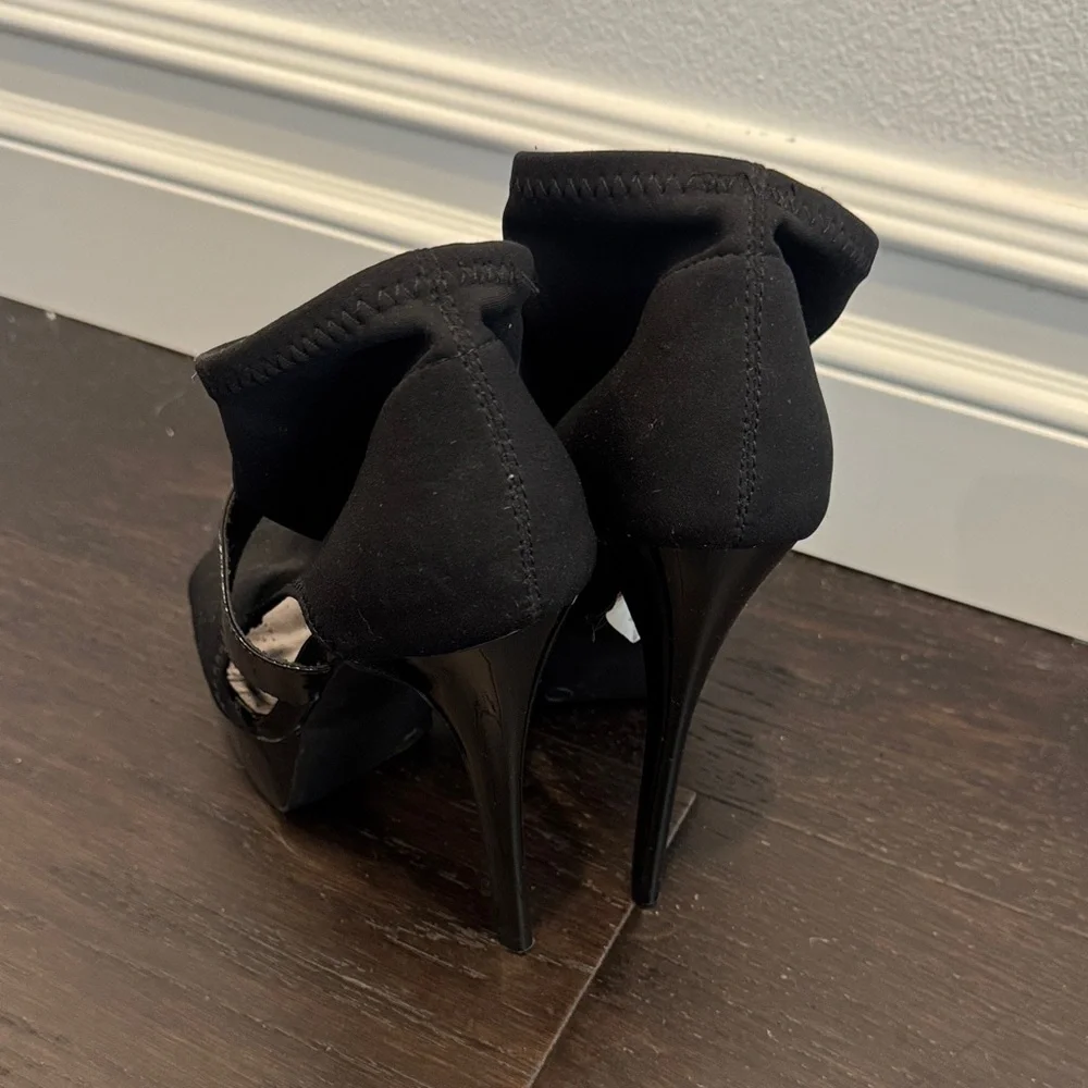 Chinese Laundry Black Peep-Toe Heels